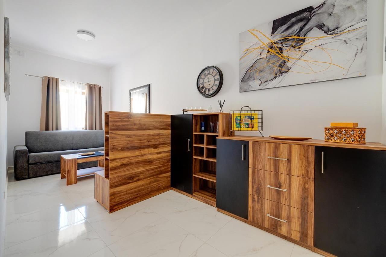 Idyllic Apartment Steps From The Promenade Sliema Luaran gambar