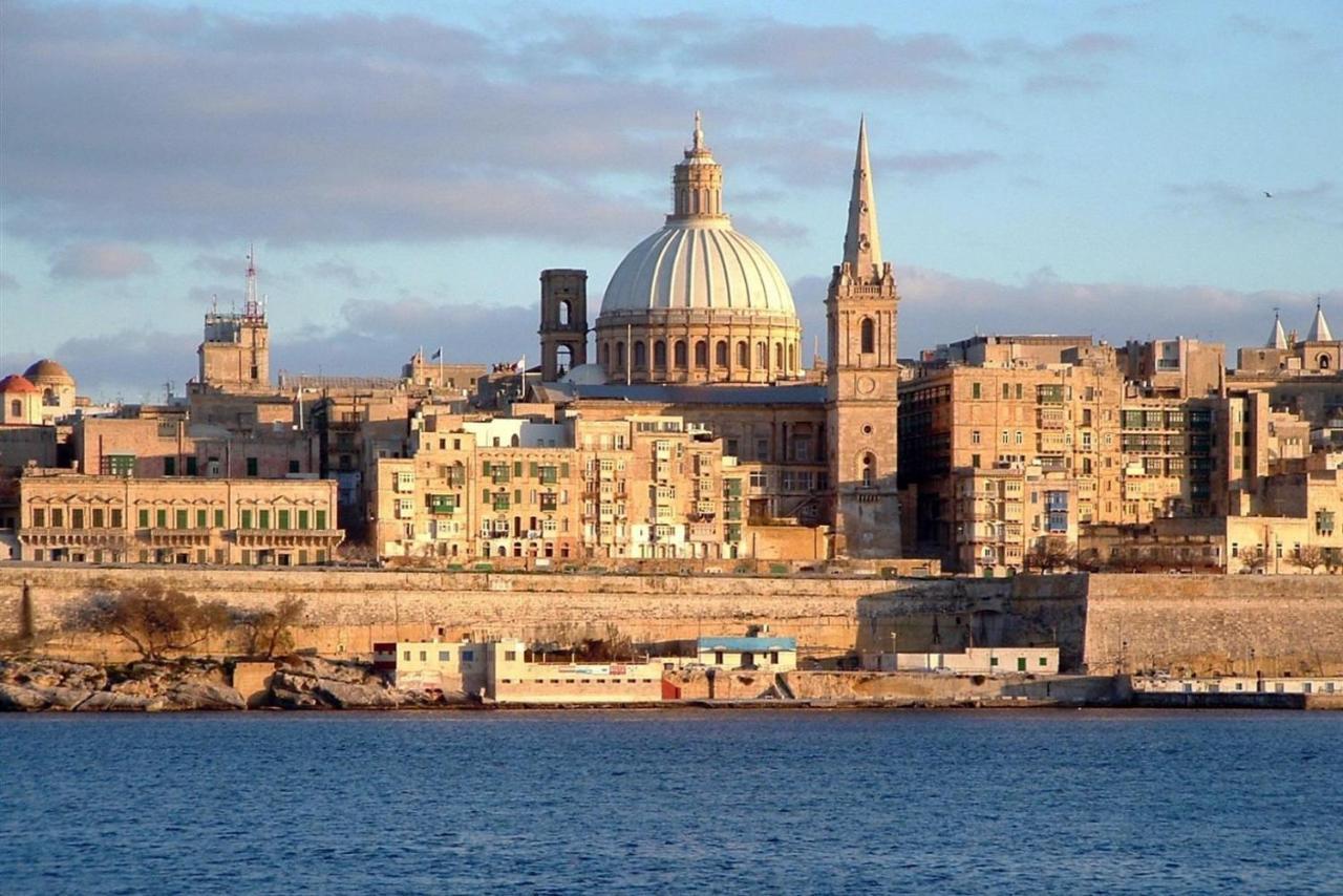 Idyllic Apartment Steps From The Promenade Sliema Luaran gambar