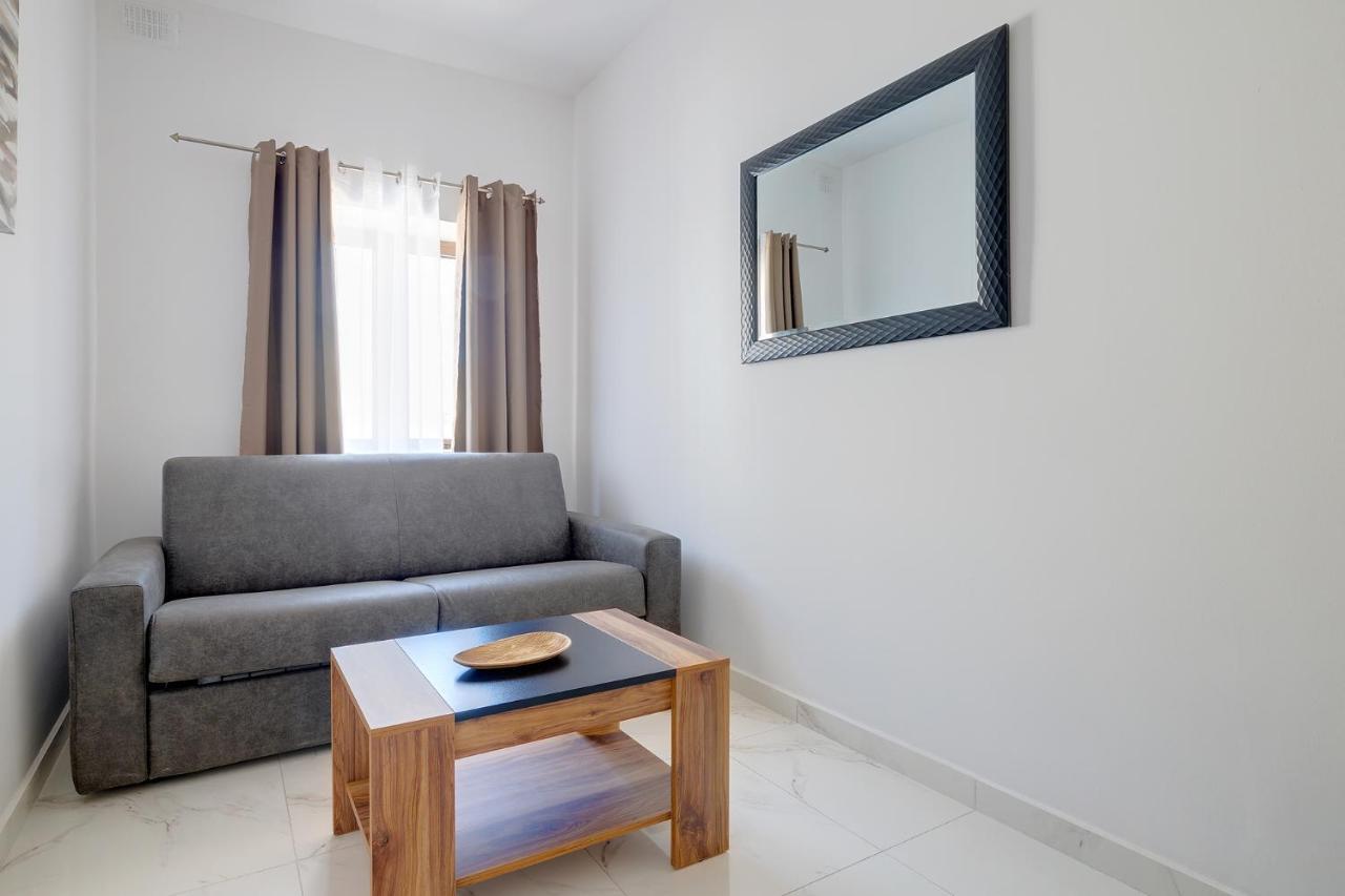 Idyllic Apartment Steps From The Promenade Sliema Luaran gambar