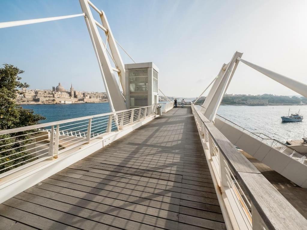 Idyllic Apartment Steps From The Promenade Sliema Luaran gambar